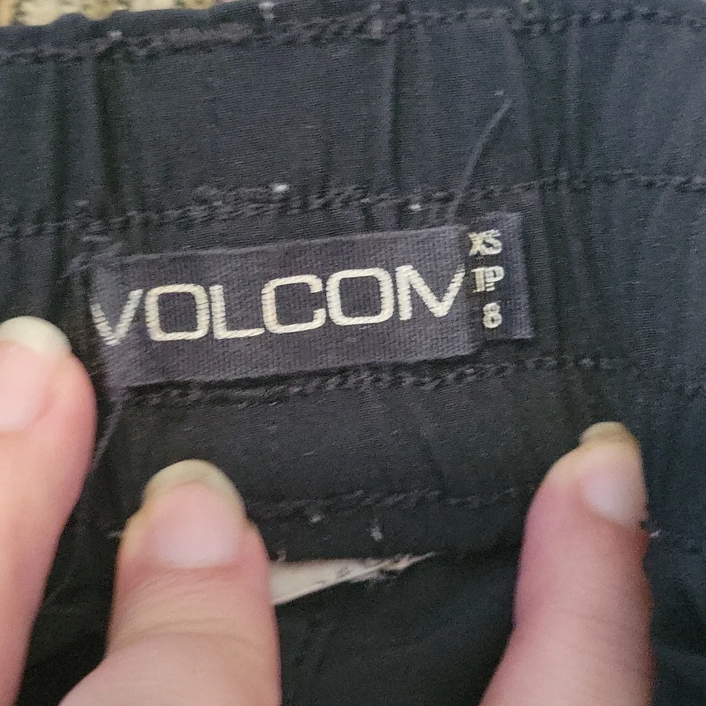 EUC VOLCOM Black shorts